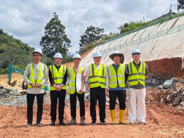 集團(tuán)董事長(zhǎng)王元旦、總裁王俊華赴馬來(lái)西亞霹靂州24.5MW水電站項(xiàng)目 視察指導(dǎo)