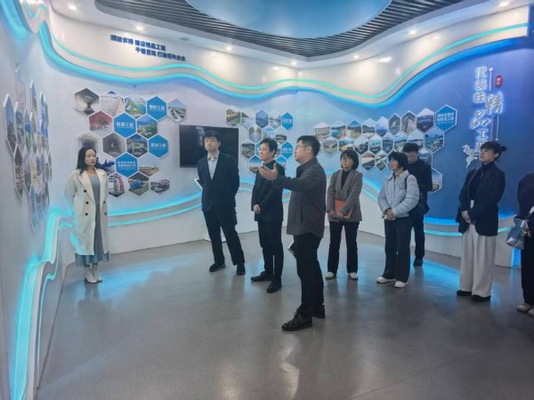 中國(guó)出口信用保險(xiǎn)公司產(chǎn)品管理和創(chuàng)新部總經(jīng)理陸粵、江西分公司總經(jīng)理蔣韶華一行蒞臨集團(tuán)調(diào)研指導(dǎo)